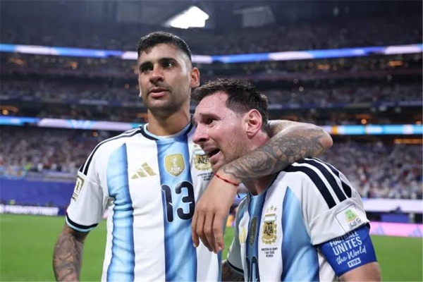 فيديو ذا صن روميرو أكثر لاعبي كأس العالم إثارة للاستياء بتصرفه ضد مصر فيديو ذا صن روميرو أكثر لاعبي كأس العالم إثارة للاستياء بتصرفه ضد مصر