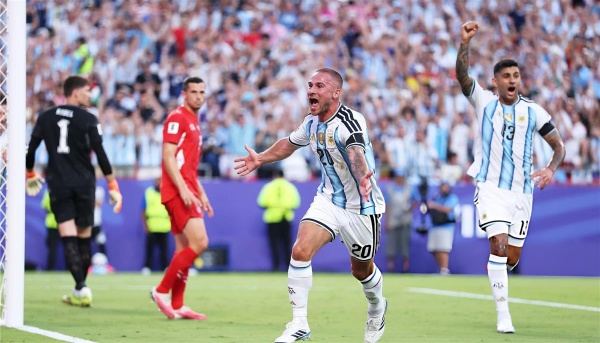 فيديو أسيست ميسي ماك أليستر يسجل هدف الأرجنتين الأول أمام سويسرا