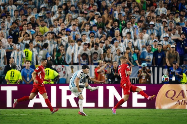 الأرجنتين تنجو من فخ سويسرا وتتأهل لملاقاة إنجلترا في نصف نهائي كأس العالم الأرجنتين تنجو من فخ سويسرا وتتأهل لملاقاة إنجلترا في نصف نهائي كأس العالم