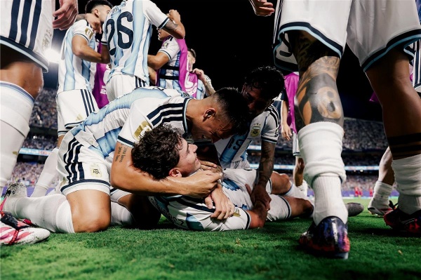 ألفاريز بعد تأهل الأرجنتين إلى نصف نهائي كأس العالم ما قيل بعد مباراة مصر لا يهمنا