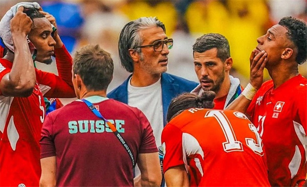 مدرب سويسرا ينتقد فيفا بعد الهزيمة أمام الأرجنتين لا مكان لقانونكم في كأس العالم مدرب سويسرا ينتقد فيفا بعد الهزيمة أمام الأرجنتين لا مكان لقانونكم في كأس العالم