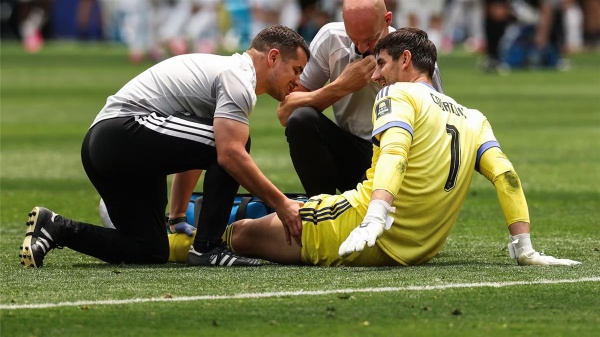 تفاصيل إصابة كورتوا مع منتخب بلجيكا وموقفه من أولى مباريات ريال مدريد بالموسم الجديد تفاصيل إصابة كورتوا مع منتخب بلجيكا وموقفه من أولى مباريات ريال مدريد بالموسم الجديد