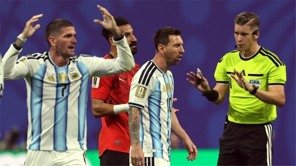 شبكة تحكيمية نظرية المؤامرة 6 مواقف توضح حقيقة انحياز التحكيم لـ الأرجنتين في كأس العالم شبكة تحكيمية نظرية المؤامرة 6 مواقف توضح حقيقة انحياز التحكيم لـ الأرجنتين في كأس العالم
