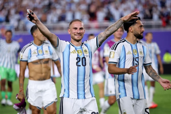 ماك أليستر يهدد إنجلترا قبل صدام الأرجنتين نريد تكرار إنجاز مارادونا ماك أليستر يهدد إنجلترا قبل صدام الأرجنتين نريد تكرار إنجاز مارادونا