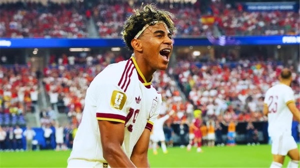 لاعب إسبانيا ينتقد التحكيم أمام فرنسا ويطالب بحماية لامين يامال لاعب إسبانيا ينتقد التحكيم أمام فرنسا ويطالب بحماية لامين يامال