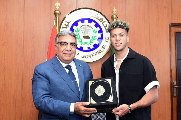 محافظ الدقهلية ي كرم إمام عاشور بعد تألقه مع منتخب مصر في كأس العالم محافظ الدقهلية ي كرم إمام عاشور بعد تألقه مع منتخب مصر في كأس العالم