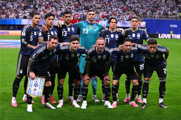ميسي يحقق إنجازات فريدة والأرجنتين تحافظ على العلامة الكاملة بعد التأهل لنهائي كأس العالم ميسي يحقق إنجازات فريدة والأرجنتين تحافظ على العلامة الكاملة بعد التأهل لنهائي كأس العالم