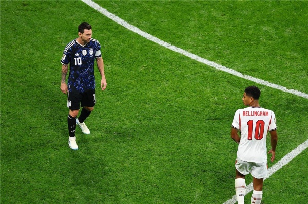 بيلينجهام يكشف حقيقة صدامه مع ميسي في مباراة إنجلترا والأرجنتين بيلينجهام يكشف حقيقة صدامه مع ميسي في مباراة إنجلترا والأرجنتين
