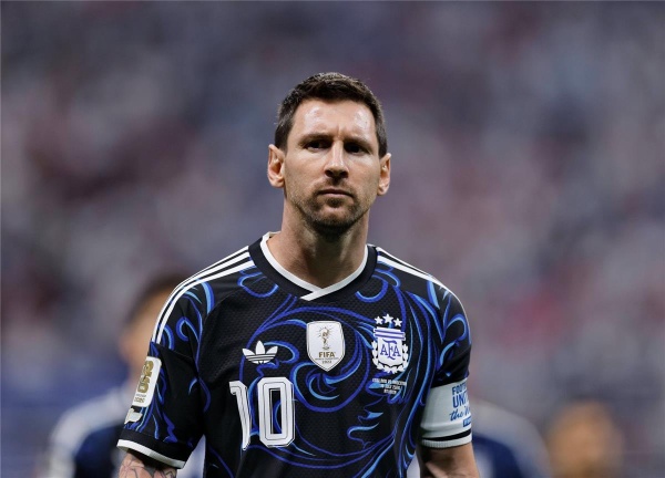 ديكو يغازل ميسي بعد تألقه في كأس العالم سيظل جزء ا من برشلونة ديكو يغازل ميسي بعد تألقه في كأس العالم سيظل جزء ا من برشلونة