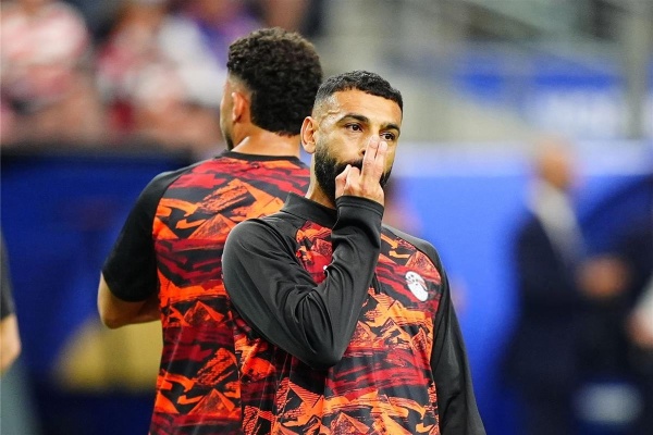 بعد موافقته على تخفيض راتبه عملاق أوروبي يقدم عرضه الأول لحسم صفقة محمد صلاح بعد موافقته على تخفيض راتبه عملاق أوروبي يقدم عرضه الأول لحسم صفقة محمد صلاح