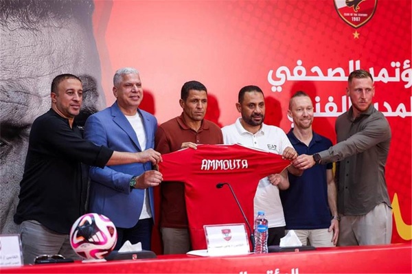 خطوة تفصل الأهلي عن التعاقد مع الصفقة الصيفية الثالثة خطوة تفصل الأهلي عن التعاقد مع الصفقة الصيفية الثالثة