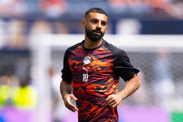 رامي عباس يفجر مفاجأة قوية بشأن مستقبل محمد صلاح