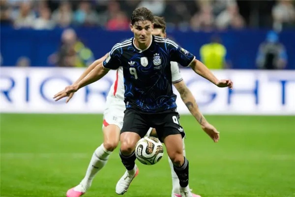 ألفاريز يفكر في إجراء صارم ضد أتلتيكو مدريد ألفاريز يفكر في إجراء صارم ضد أتلتيكو مدريد