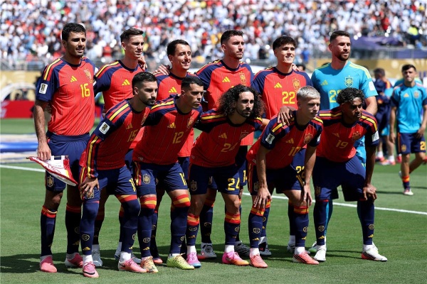 دي لا فوينتي بعد تتويج إسبانيا بـ كأس العالم نحب المعاناة دي لا فوينتي بعد تتويج إسبانيا بـ كأس العالم نحب المعاناة