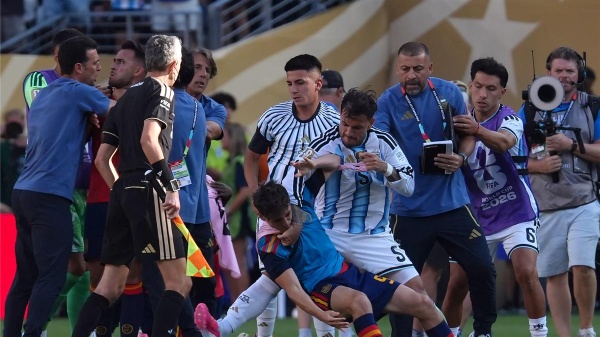 فيفا يتخذ قرار ا ضد الأرجنتين بعد خسارة نهائي كأس العالم أمام إسبانيا فيفا يتخذ قرار ا ضد الأرجنتين بعد خسارة نهائي كأس العالم أمام إسبانيا