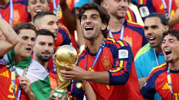 قرار هام من برشلونة بشأن فيران توريس بعد التتويج بـ كأس العالم قرار هام من برشلونة بشأن فيران توريس بعد التتويج بـ كأس العالم