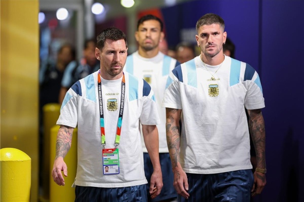 نجم الأرجنتين يلمح لإمكانية اعتزاله دولي ا بعد خسارة نهائي كأس العالم نجم الأرجنتين يلمح لإمكانية اعتزاله دولي ا بعد خسارة نهائي كأس العالم
