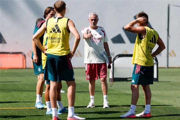 ماركا ريال مدريد يحدد موعد مباراته الاستعدادية الأولى مع مورينيو ماركا ريال مدريد يحدد موعد مباراته الاستعدادية الأولى مع مورينيو