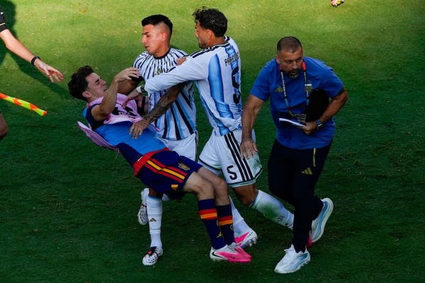 رد فعل غير متوقع من جافي بشأن تعرضه للاعتداء من باريديس رد فعل غير متوقع من جافي بشأن تعرضه للاعتداء من باريديس