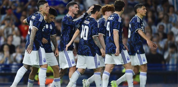نجم منتخب الأرجنتين يعلن اعتزاله اللعب دوليا بعد خسارة كأس العالم نجم منتخب الأرجنتين يعلن اعتزاله اللعب دوليا بعد خسارة كأس العالم