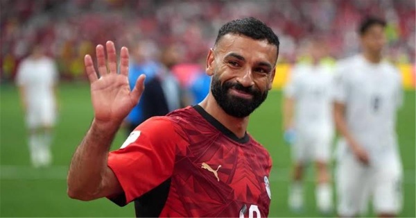 تشكيل أفضل اللاعبين المتاحين مجانا في سوق الانتقالات موقف محمد صلاح