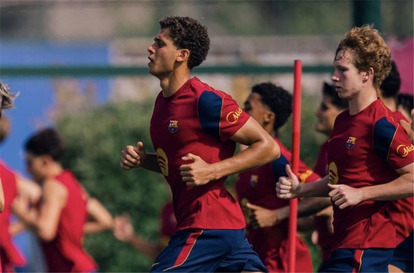 في الظهور الأول مع الكبار حمزة عبد الكريم يسجل هدف برشلونة الثاني أمام يوروبا في الظهور الأول مع الكبار حمزة عبد الكريم يسجل هدف برشلونة الثاني أمام يوروبا