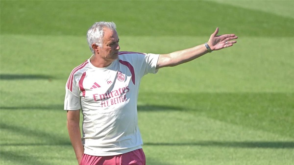 مورينيو يصدم نجم ريال مدريد ويقرر الاستغناء عنه مورينيو يصدم نجم ريال مدريد ويقرر الاستغناء عنه