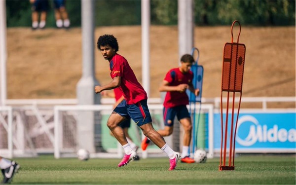كريم أديمي لست خائف ا من لامين يامال وهذا حلمي الأعظم مع برشلونة