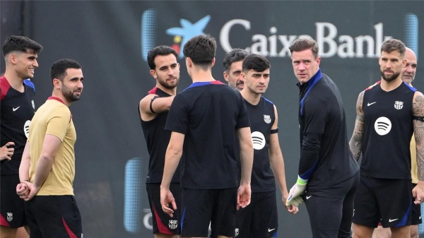 لاعب برشلونة يغادر معسكر إنجلترا استعداد ا لرحيله