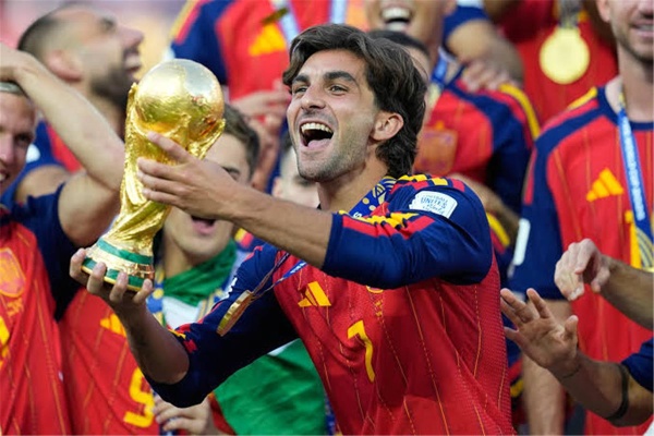 برشلونة يضع شروط رحيل فيران توريس إلى باريس سان جيرمان برشلونة يضع شروط رحيل فيران توريس إلى باريس سان جيرمان