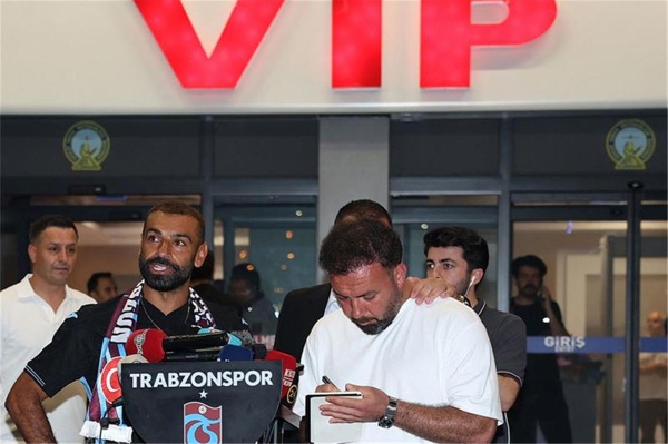 محمد صلاح يحفز لاعب ليفربول السابق للانتقال إلى طرابزون محمد صلاح يحفز لاعب ليفربول السابق للانتقال إلى طرابزون