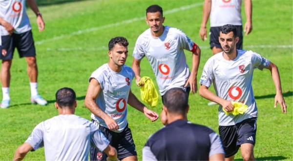 قبل مواجهة بادالونا عموتة يحاضر لاعبي الأهلي قبل مواجهة بادالونا عموتة يحاضر لاعبي الأهلي