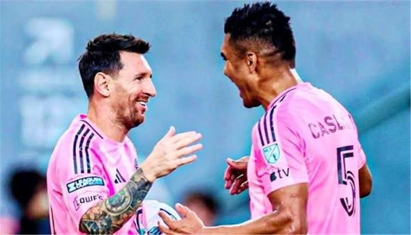 كاسيميرو عن ميسي بعد وفاة والده ما حدث معه لم أره من قبل