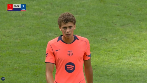 برشلونة يحتفي بـ حمزة عبد الكريم بعد هدفه أمام بازل برشلونة يحتفي بـ حمزة عبد الكريم بعد هدفه أمام بازل