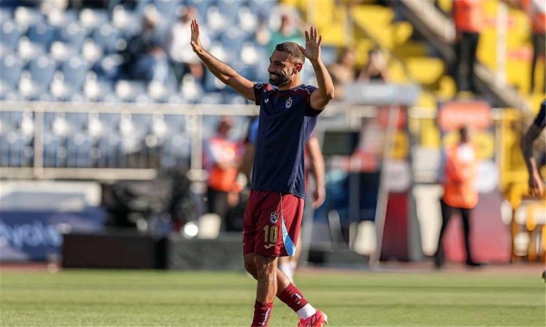 فيديو محمد صلاح يختار قميص طرابزون سبور المفضل بالنسبة له