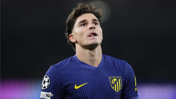 قرار سيميوني يزيد الغموض حول موقف ألفاريز مع أتلتيكو مدريد