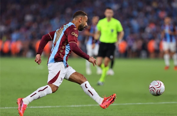 رغم الهزيمة صحفيون أتراك يشيدون بأداء محمد صلاح أمام فيرينكفاروس