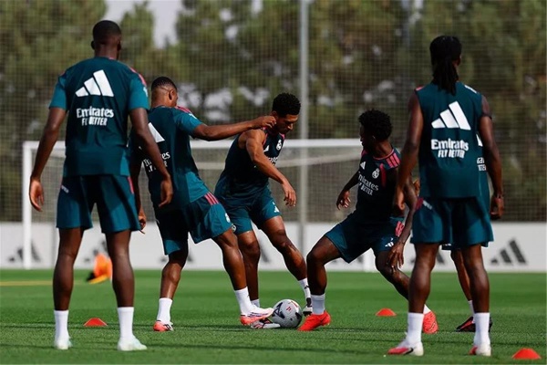 قائمة ريال مدريد لمباراة إسبانيول في الدوري الاسباني موقف الصفقات الجديدة قائمة ريال مدريد لمباراة إسبانيول في الدوري الاسباني موقف الصفقات الجديدة