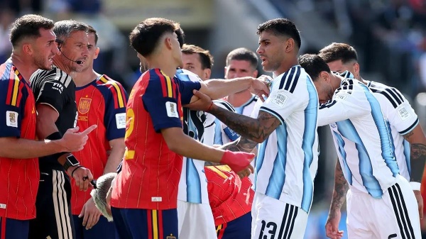فيفا يعلن عقوبات نهائي كأس العالم 2026 صدمة قوية لـ الأرجنتين فيفا يعلن عقوبات نهائي كأس العالم 2026 صدمة قوية لـ الأرجنتين