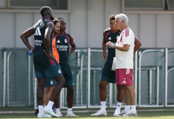 بعد أزمته القديمة مورينيو ينصب ط عم ا ذكي ا لكشف جاسوس ريال مدريد