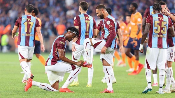 فيديو نجم طرابزون المنتظر يغازل محمد صلاح وجه مألوف ينتظرني هناك فيديو نجم طرابزون المنتظر يغازل محمد صلاح وجه مألوف ينتظرني هناك