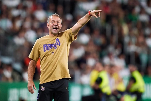 كيف يفعل ذلك هانز فليك يثير غضب لاعب برشلونة
