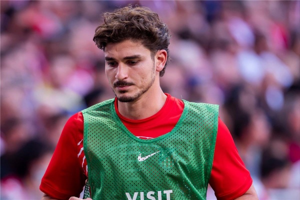 غياب جوليان ألفاريز عن تدريبات أتلتيكو مدريد وتقارير توضح السبب
