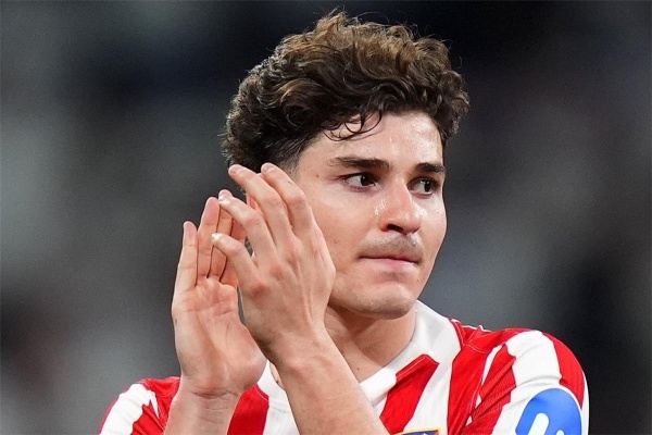 أتلتيكو مدريد يرد بقوة على تصريحات لابورتا بشأن ألفاريز لدينا كرامة