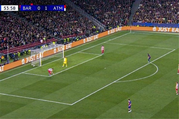 يويفا يتخذ قرار ا نهائي ا بعد لمسة يد بوبيل الشهيرة بمباراة برشلونة وأتلتيكو مدريد