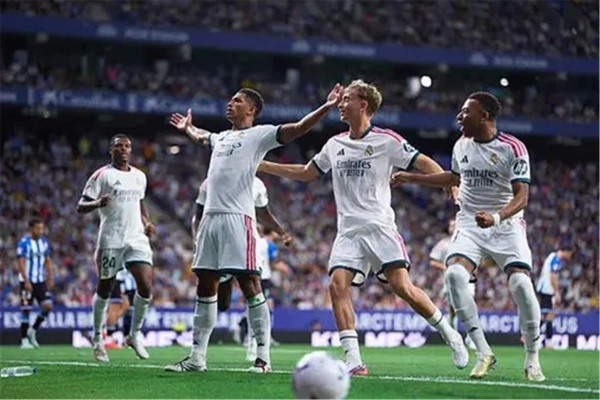 ريال مدريد يسعى لفك عقدة آرسنال في قمة مواجهات دوري أبطال أوروبا