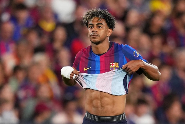 فيديو لامين يامال يثير إزعاج لاعب برشلونة خلال مباراة أتلتيك بلباو فيديو لامين يامال يثير إزعاج لاعب برشلونة خلال مباراة أتلتيك بلباو