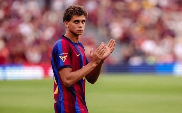برشلونة يحتفي بحمزة عبد الكريم قبل مواجهة رايو فاليكانو