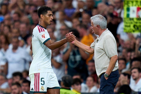 ماركا بفضل مورينيو بيلينجهام ينفجر في مركزه الجديد مع ريال مدريد