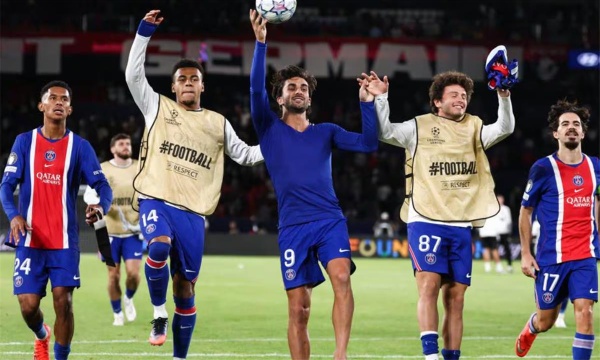 هاتريك توريس يقود باريس سان جيرمان للفوز بسداسية وآرسنال يتخطى نابولي في دوري أبطال أوروبا